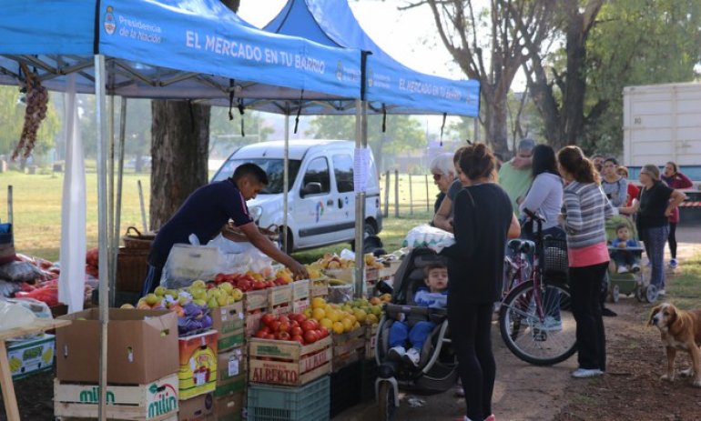 El programa "El Mercado en tu Barrio" sigue recorriendo Pilar