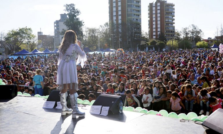 Más de 20 mil personas festejaron el Día del Niño al ritmo de Adriana