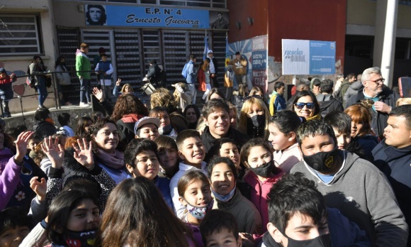 Kicillof: "Seguimos avanzando con inversión en infraestructura educativa"