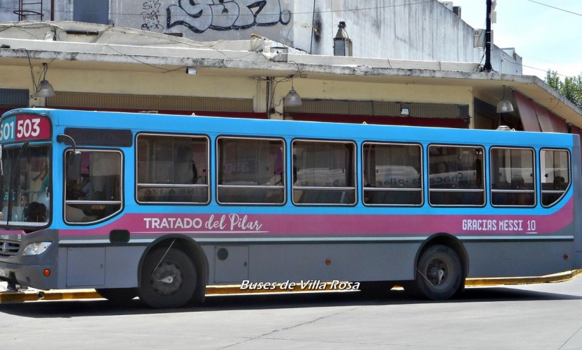 Empresa de colectivos homenajeó a los Campeones del Mundo