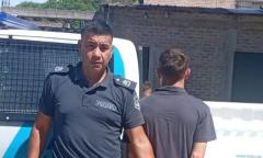 Un joven fue aprehendido acusado de golpear a su pareja