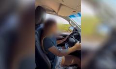 Le suspendieron la licencia de conducir por hacer manejar a su hija de 12 años