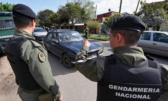 Gendarmería irrumpió ilegalmente en una escuela secundaria para llevarse a un menor