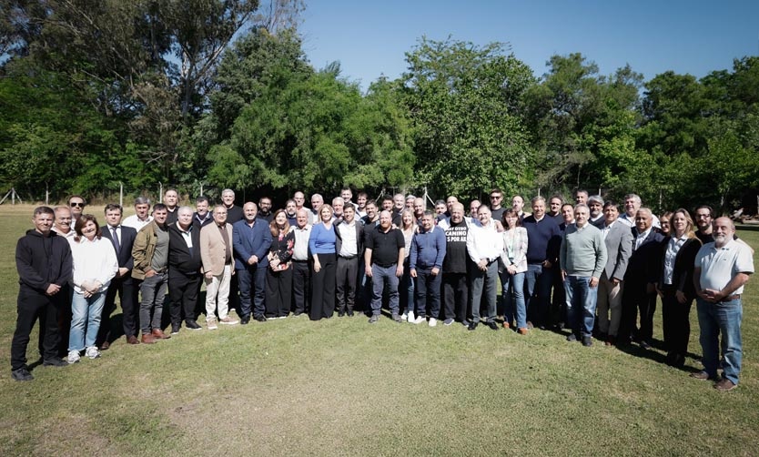 Tras las duras críticas de CFK, Kicillof recibió a intendentes