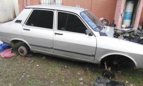 Desbaratan un desarmadero de autos que funcionaba en una casa de Del Viso