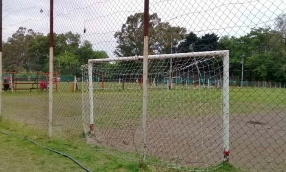 Robo en un club deportivo: Se llevaron las ollas con las que cocinaban para el barrio