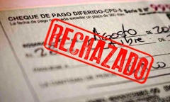 Señales de alerta en la economía: suben la morosidad y los cheques rebotados