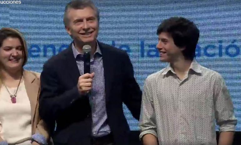 Jóvenes pilarenses presentes en el lanzamiento de un programa de microcréditos junto al Presidente Macri
