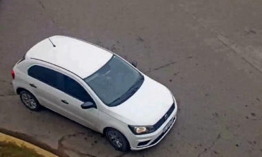 Detienen a dos personas acusadas de robar autos con inhibidores de señal