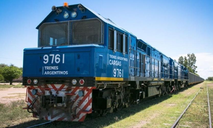 Trenes: Milei firmó el decreto para la privatización de Belgrano Cargas