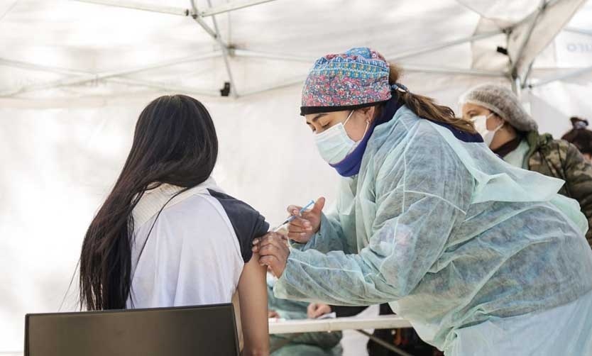 Qué vacuna se aplicará como tercera dosis de los que recibieron Sinopharm