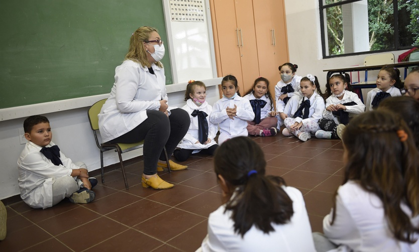 La Provincia oficializó adhesión al programa que amplía la jornada en escuelas