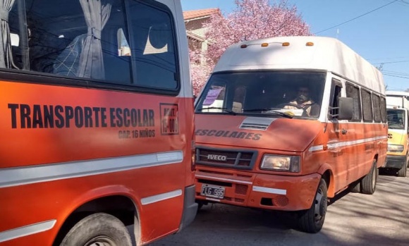 Transportistas escolares fueron habilitados para prestar servicios a empresas