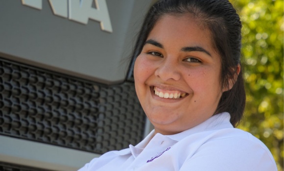 Mujer derquina participa de programa para convertirse en camionera profesional