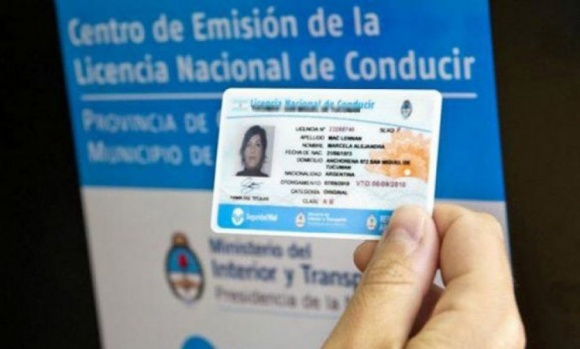 Insisten que no pueden exigir libre deuda de multas sin sentencia firme para renovar la licencia