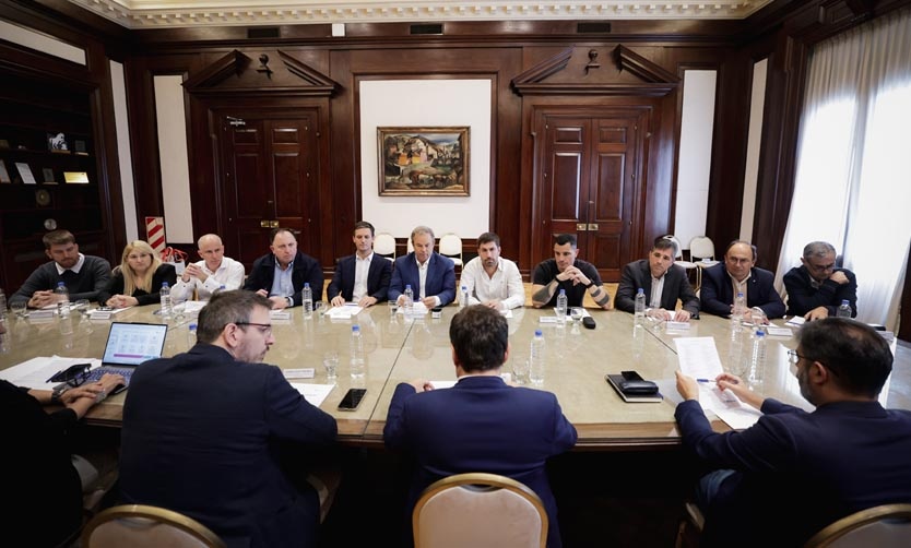 Kicillof y Cuattromo firmaron convenios con municipios para la compra de bienes de capital
