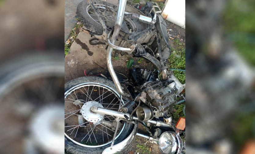 Choque entre una moto y una camioneta dejó a un hombre con graves heridas