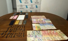 Tres personas fueron detenidas acusadas de comercializar drogas