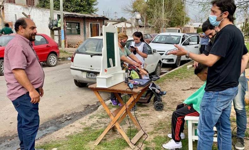 El concejal Adrián Maciel organizó una jornada de corte de pelo gratuito para chicos