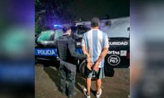 Detienen a un hombre que vandalizó un vehículo estacionado en la vía pública