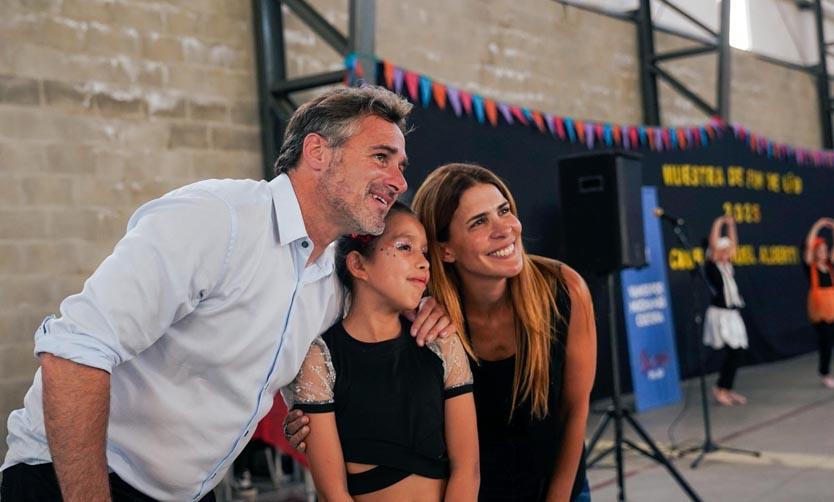 Achával acompañó el cierre de año de los talleres culturales del Club Manuel Alberti