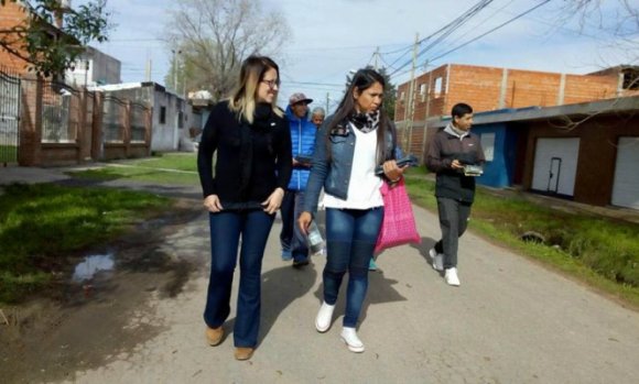 El randazzismo de Pilar profundiza las caminatas en los barrios y apuesta a romper la polarización