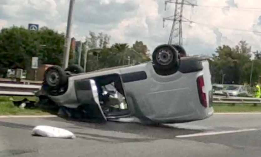 Una camioneta volcó en la Panamericana