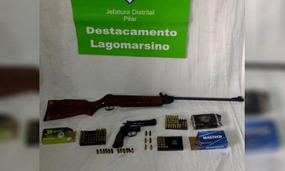 Encuentran armas de guerra en allanamiento