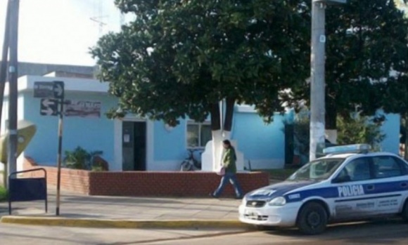 Motochorros apuñalaron a un joven en la espalda en un intento de robo