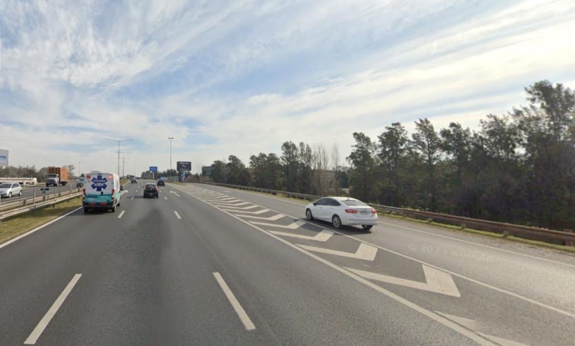 Una mujer cruzó corriendo la Panamericana y fue atropellada