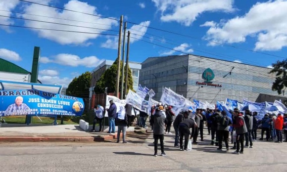 Papeleros reclamaron reapertura de paritarias con una manifestación en el Parque