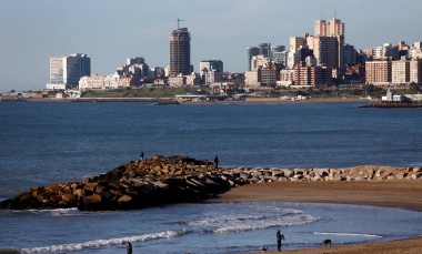 La caída de turistas en junio encendió la alarma en el Gobierno de Kicillof