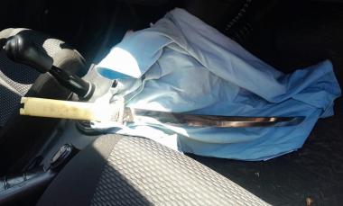 Lo apresaron por amenazar con una katana y resistirse a la Policía