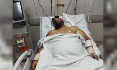 Mató a su hijastro adolescente a puñaladas y fue detenido tras incidentes con vecinos