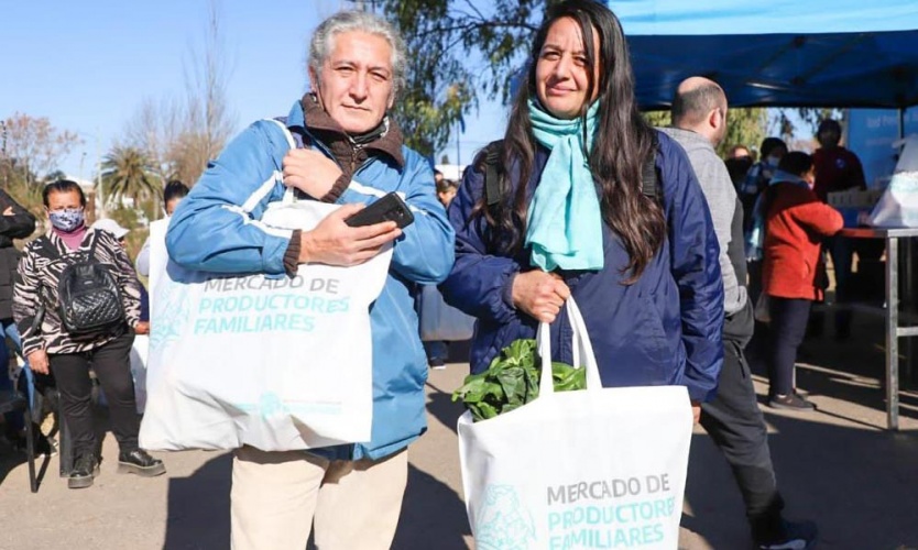 El Mercado de Productores Familiares pasó por la localidad de Derqui