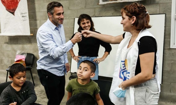 Achával visitó a estudiantes que participan del programa "Tarea de Todos"