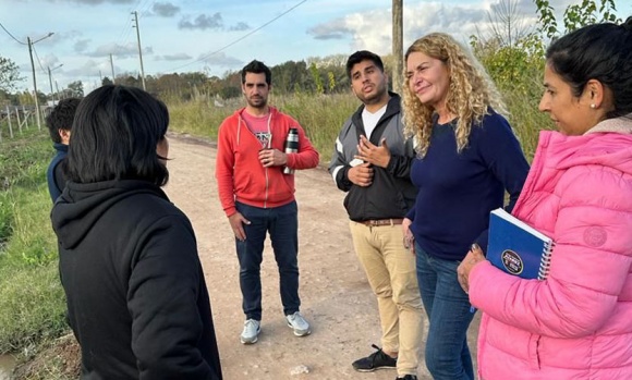 Analía Leguizamón realizó en los barrios una encuesta sobre inseguridad