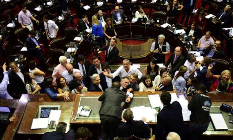 Campagnoli sobre la escandalosa sesión en Diputados: “El peronismo siempre fue golpista”