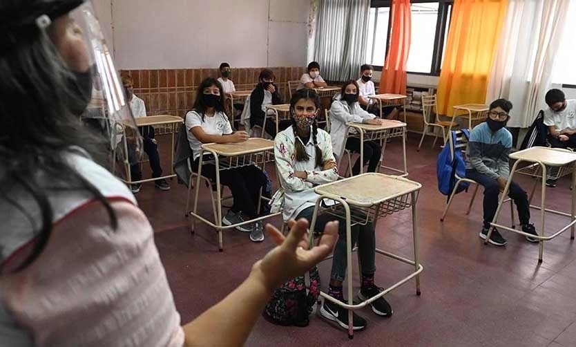 Fijan los parámetros para determinar cuándo se vuelve a las clases presenciales