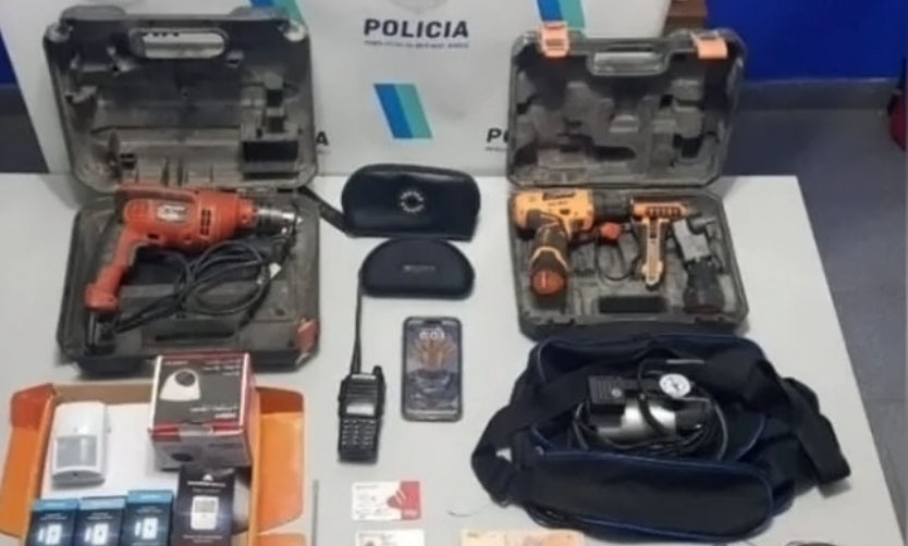 Detienen a un hombre acusado de robar autos con inhibidores de señal