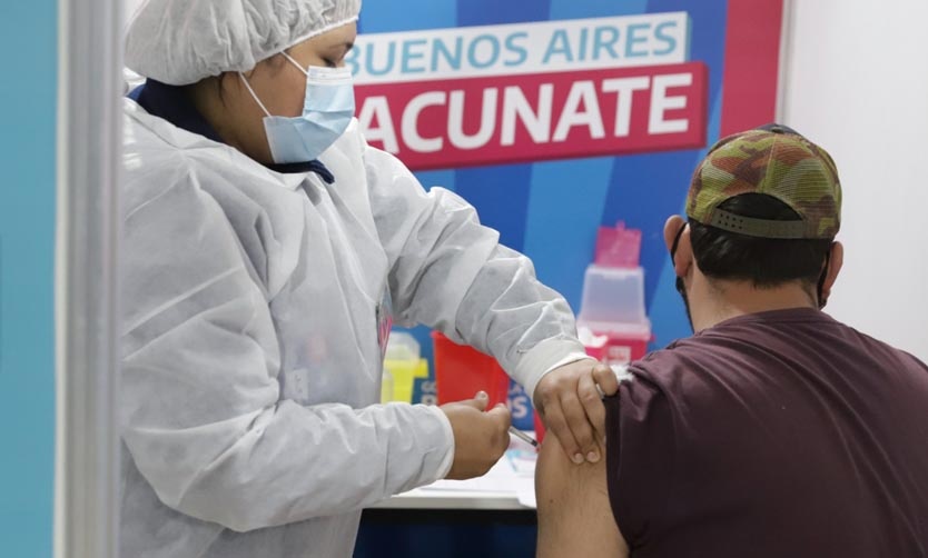 Amplían la campaña de vacunación contra el covid con operativos en las plazas