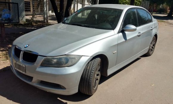 Delincuente circulaba en un BMW robado