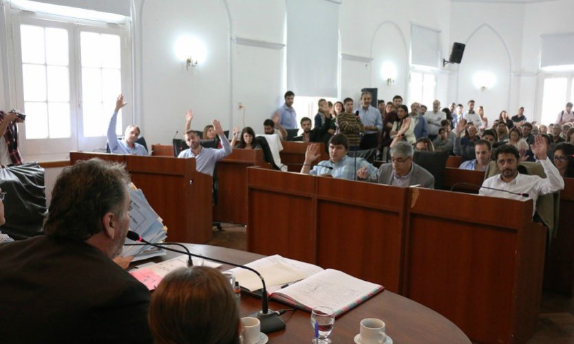 En una tensa sesión, el Concejo Deliberante rechazó declarar en Pilar la emergencia tarifaria