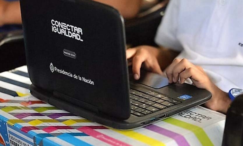 El Gobierno planea volver a entregar netbooks a estudiantes secundarios