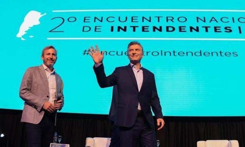 Macri pidió a los intendentes ser "responsables" y "no gastar más de lo que se tiene"