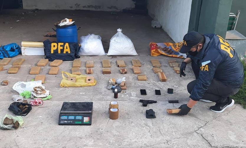 Desbaratan banda narco y secuestran casi 400 kilos de marihuana