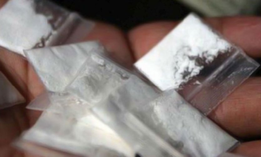Tres detenidos con 180 dosis de cocaína lista para la venta