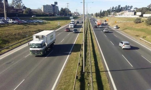 Solo 3 de cada 10 conductores saben cuál es la velocidad máxima en una autopista