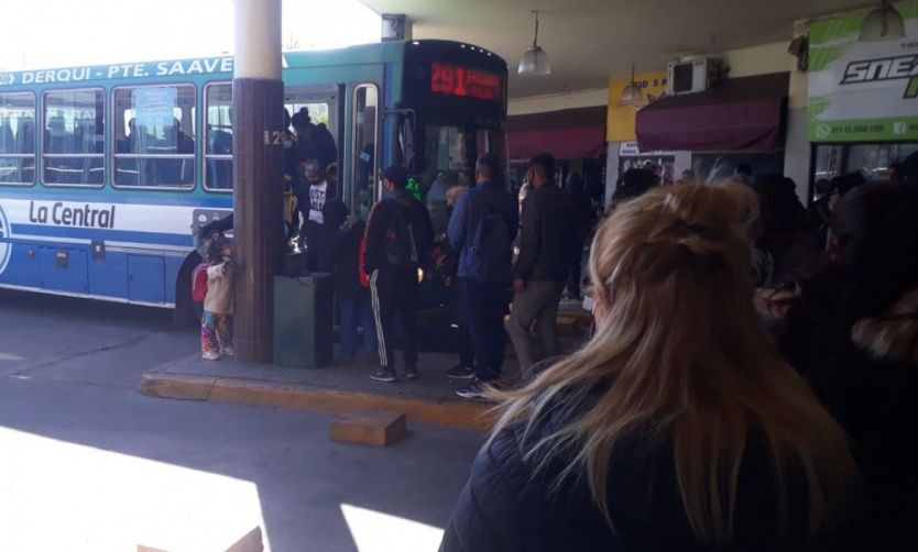 Aumentarán 40% las tarifas de colectivos y trenes en el AMBA