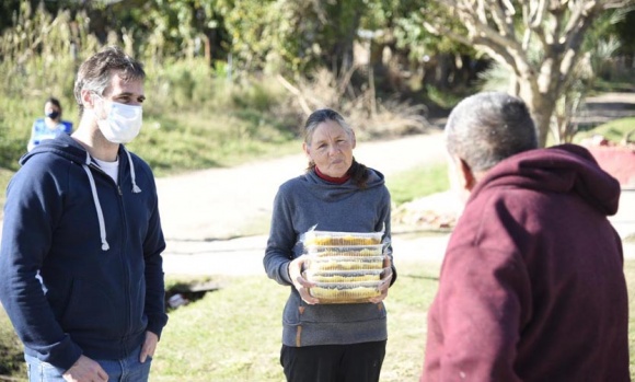 El Municipio lleva asistencia alimentaria casa por casa a los adultos mayores